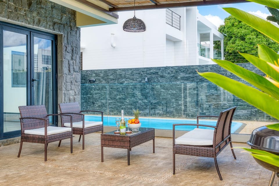 Property building, Seating area, Pool view, Pool view, Swimming pool