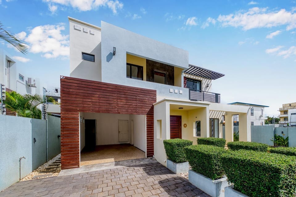Property building, Day, Garden, Garden view