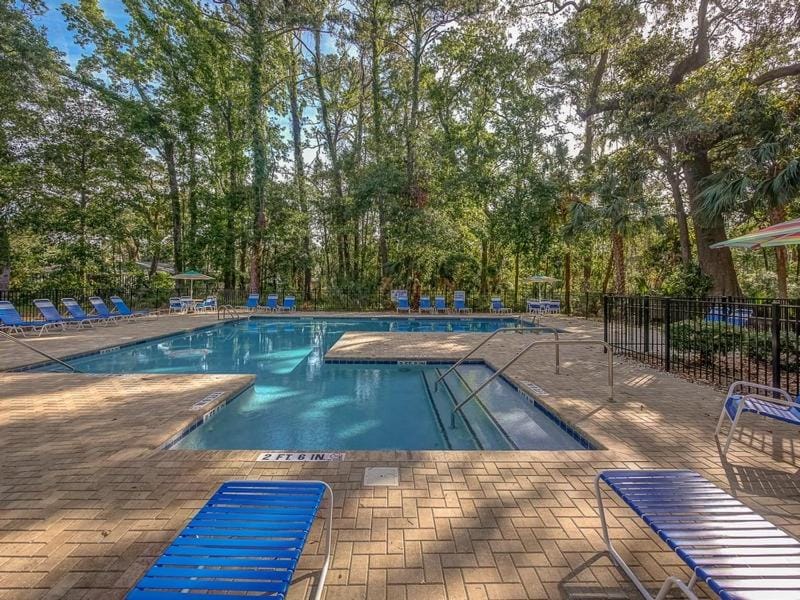 Swimming pool, sunbed