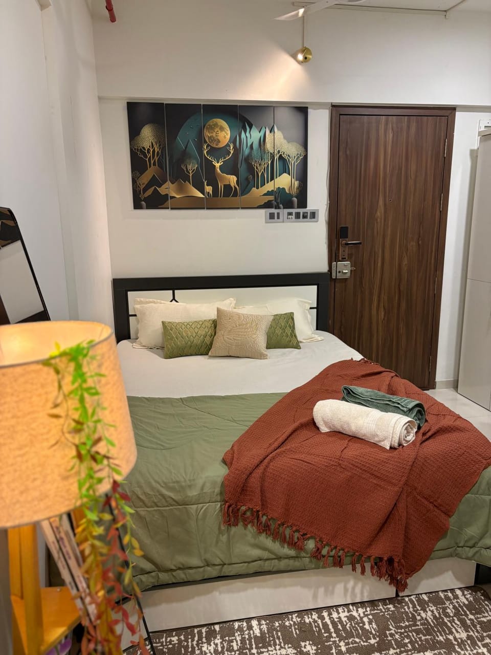 Cozy Sunset View Studio with Balcony New Kalyani Nagar Pune Apartment in Pune