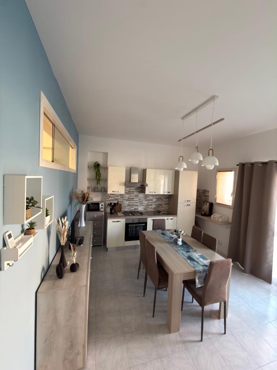 Kitchen or kitchenette, Living room, Dining area