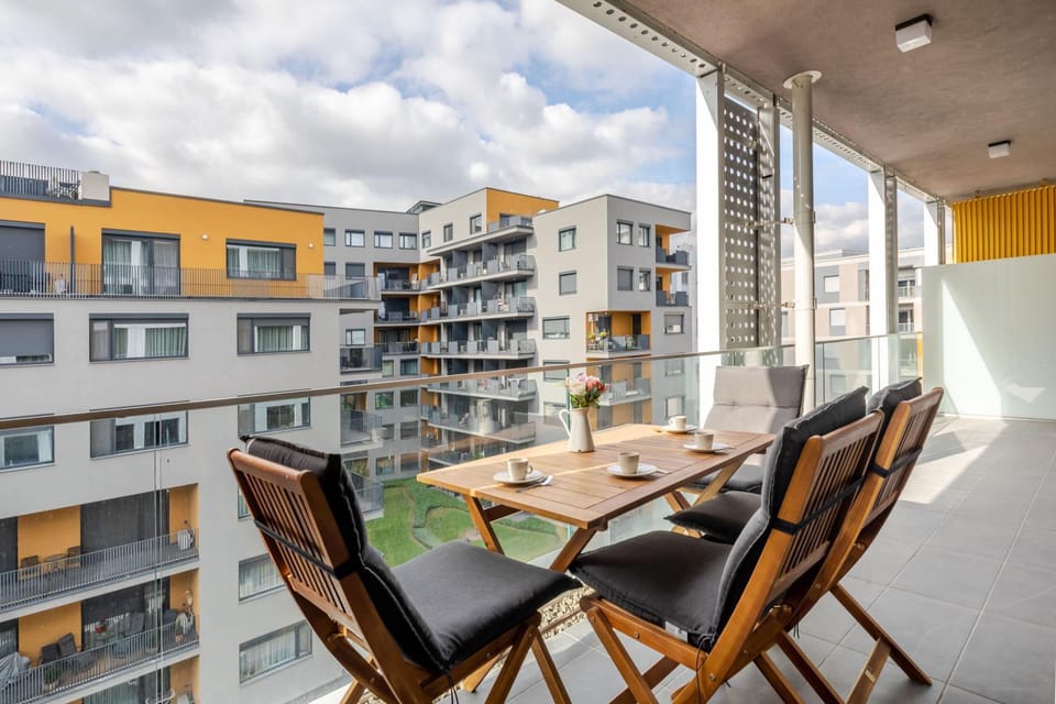 Balcony - Central - Large - Modern Apartment in Budapest