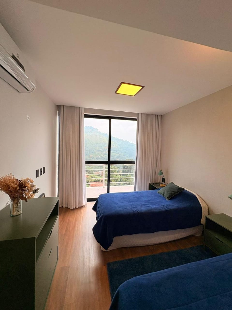 Bed, Natural landscape, Photo of the whole room, Bedroom, air conditioner