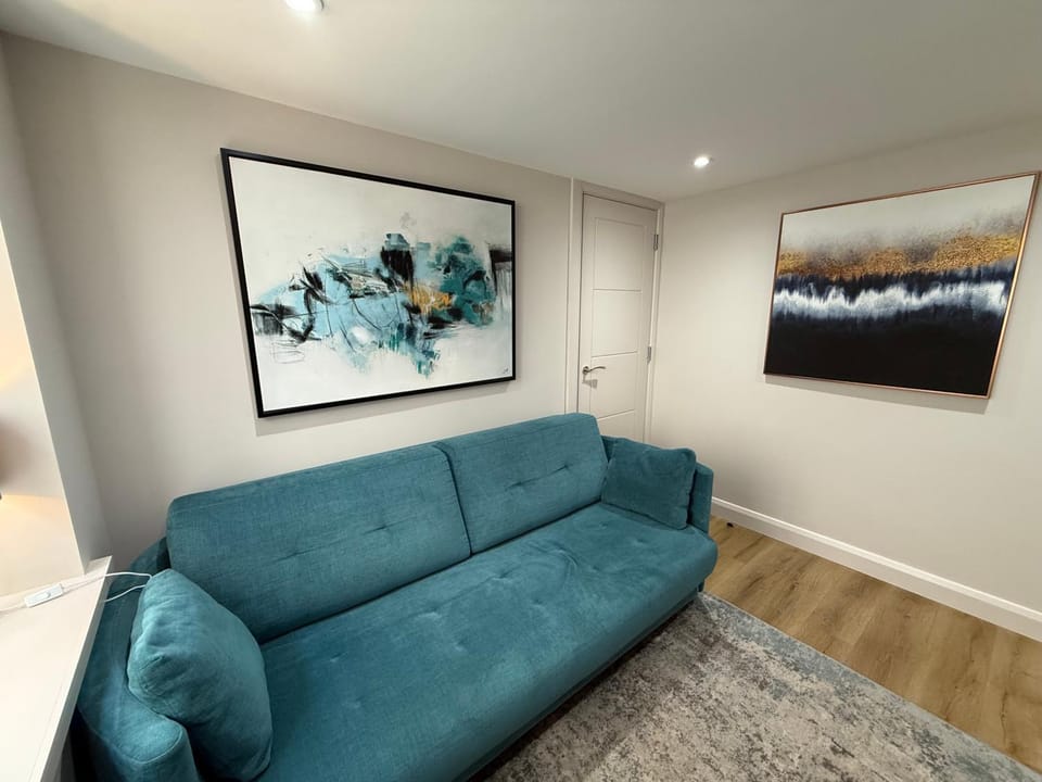 Communal lounge/ TV room, TV and multimedia, Living room