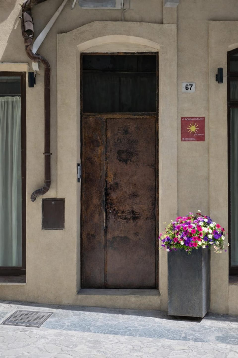 Facade/entrance