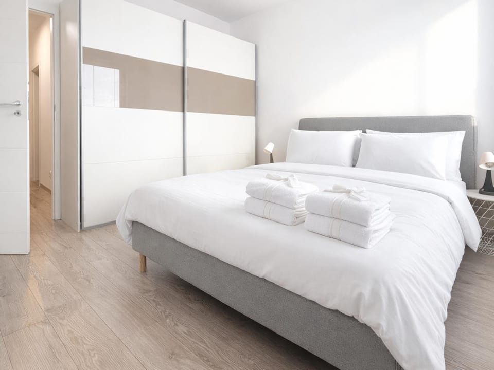 Bed, Photo of the whole room, Bedroom, towels, wardrobe