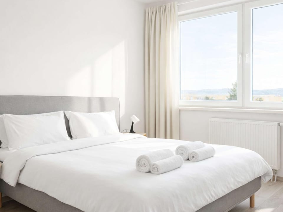 Bed, Photo of the whole room, Bedroom, towels