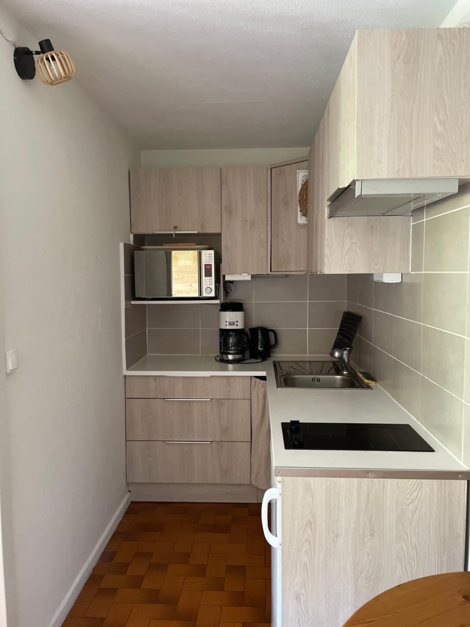 Coffee/tea facilities, Kitchen or kitchenette, stove, toaster