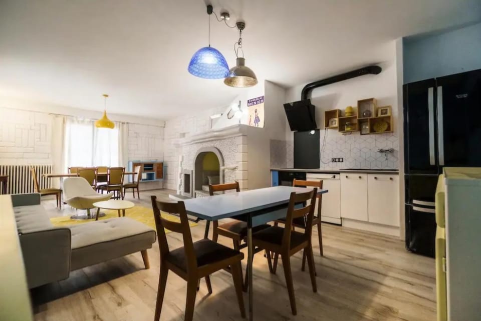 Kitchen or kitchenette, Living room, Seating area, Dining area, dishwasher, oven, stove