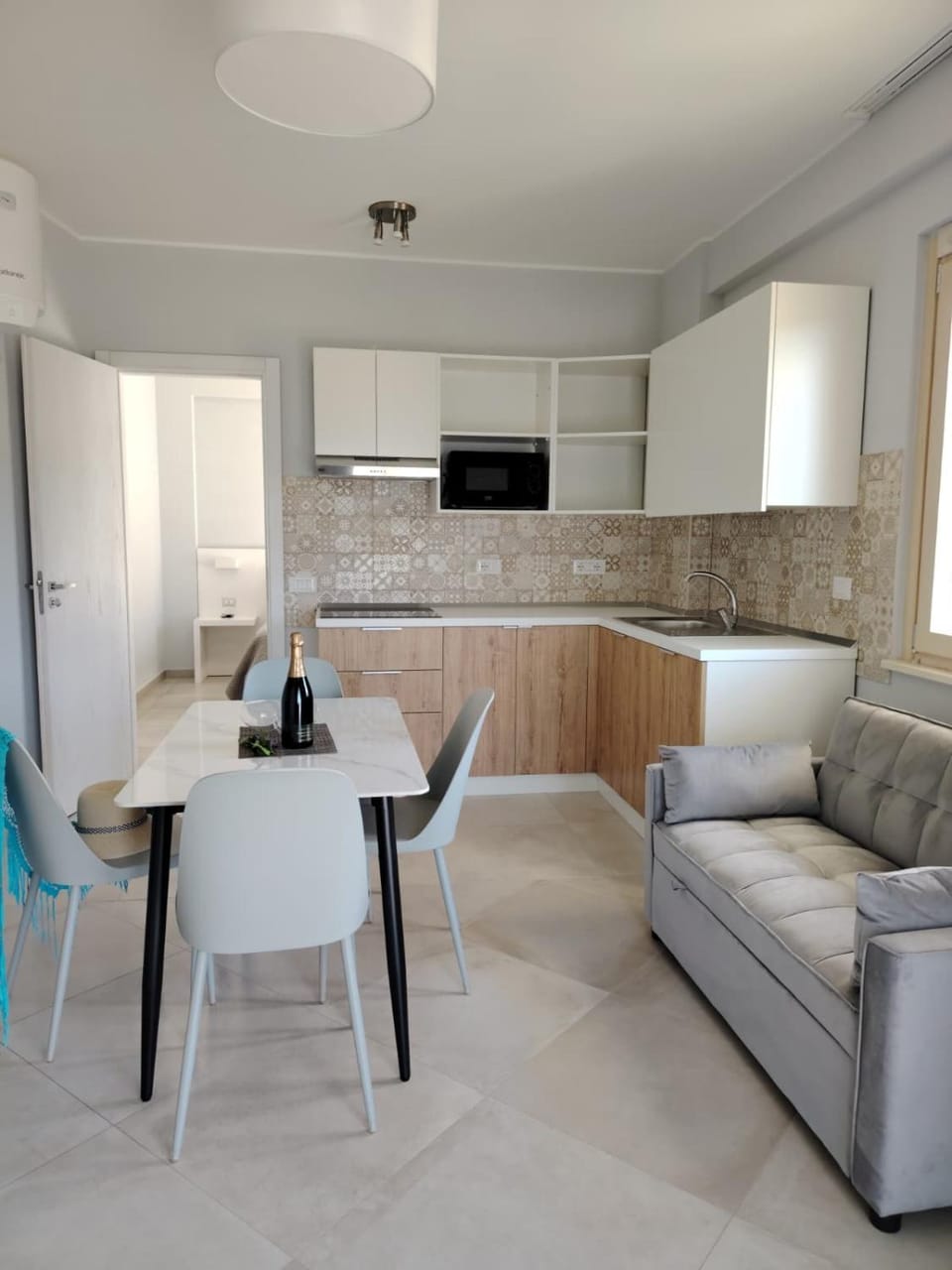 TV and multimedia, Kitchen or kitchenette, Living room, Dining area