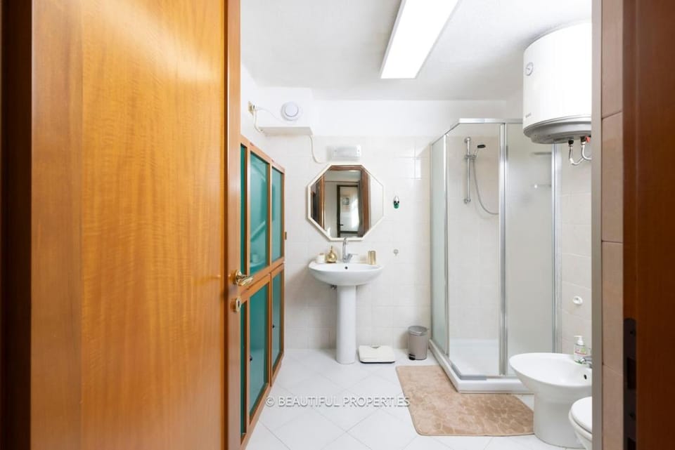 Room with kitchen & free parking 100 m from the sea Apartment in Quartu Sant'Elena