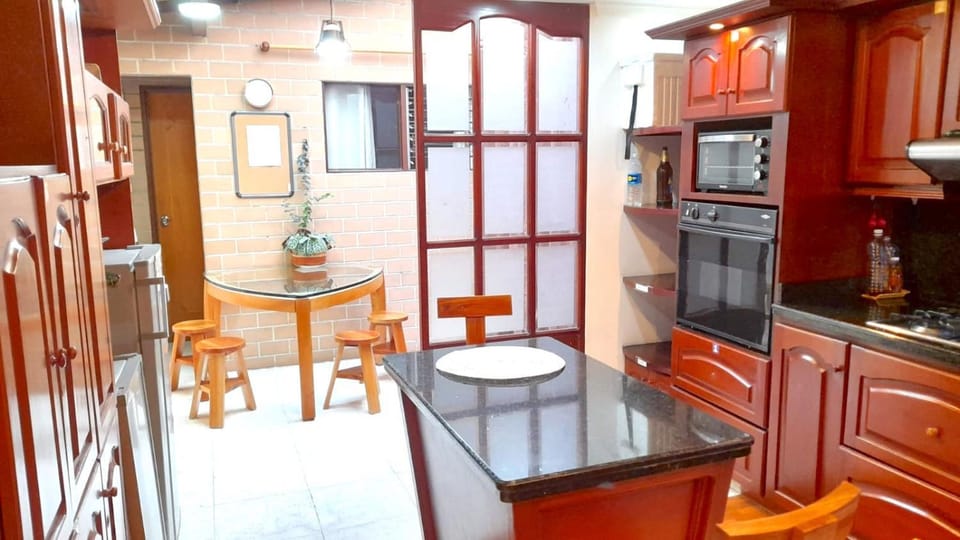 Hostal SAVEVA Bed and Breakfast in Medellin