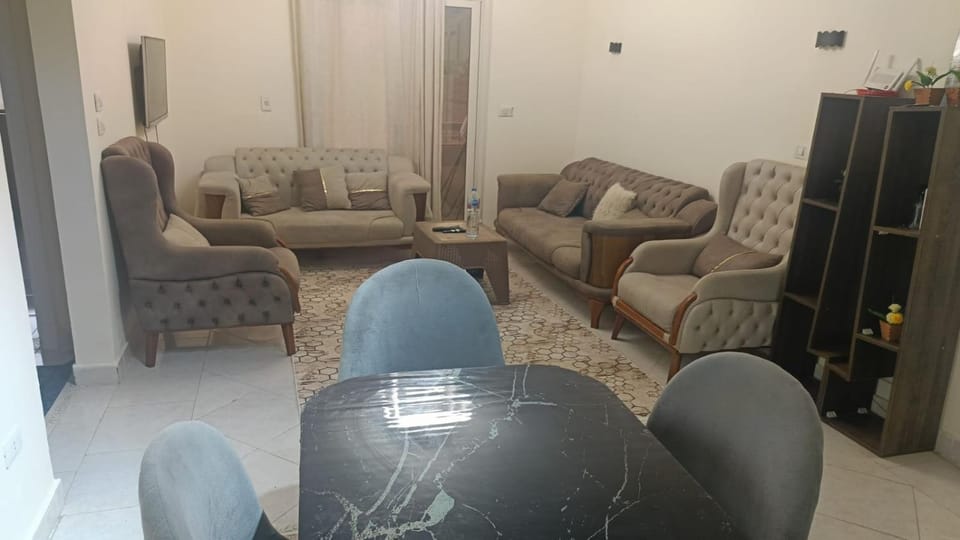 Appartment in beatufuil gardinia city compund Apartment in New Cairo City