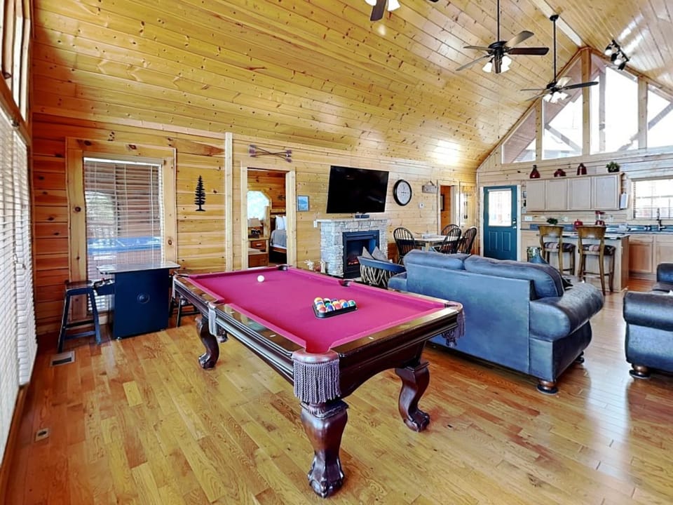 Billiard, Game Room, TV and multimedia, Kitchen or kitchenette, Living room, Seating area, fireplace, furniture