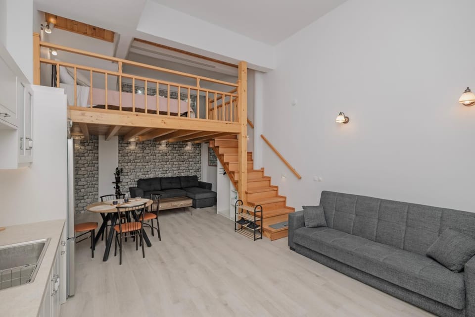 Bed, Living room, Seating area, Dining area, kitchen