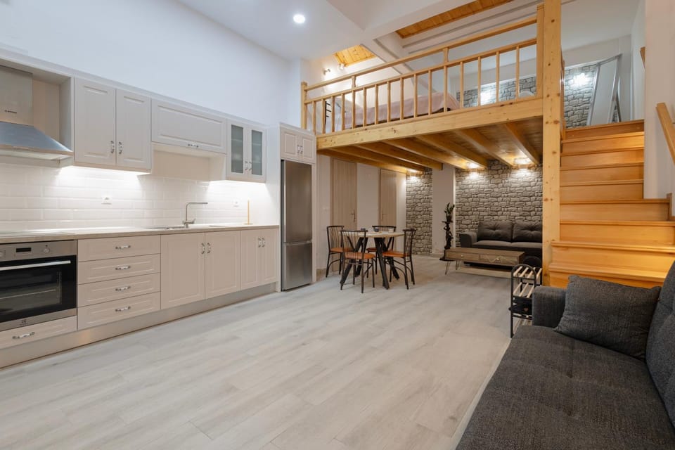 Bed, Seating area, Dining area, kitchen