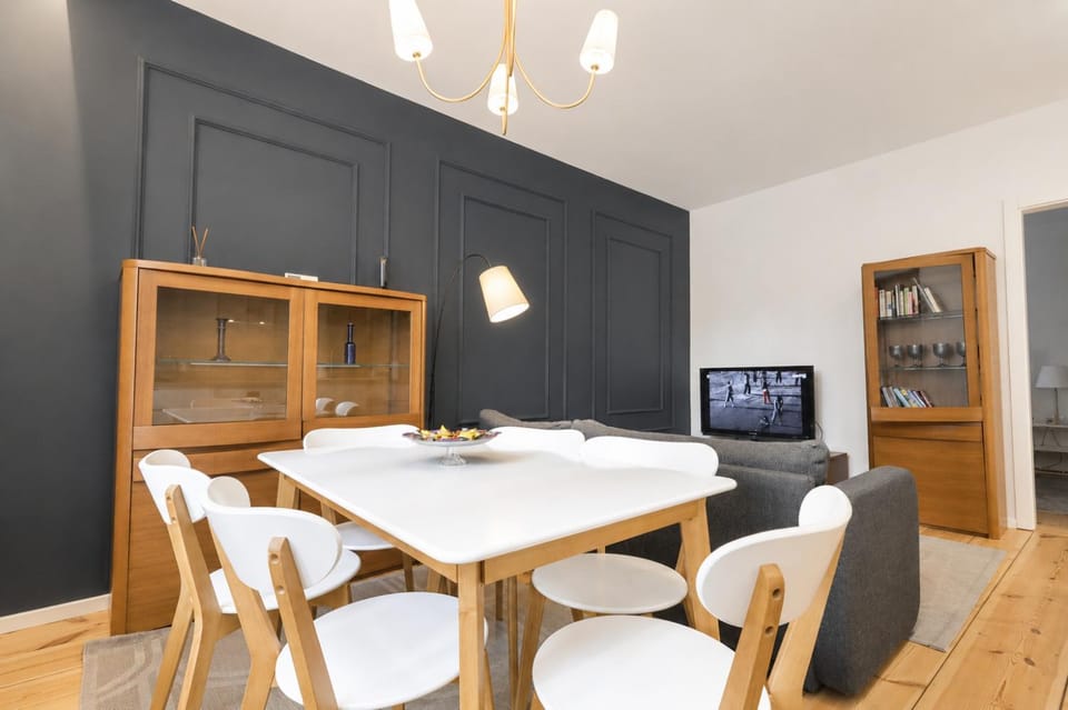 TV and multimedia, Living room, Seating area, Dining area