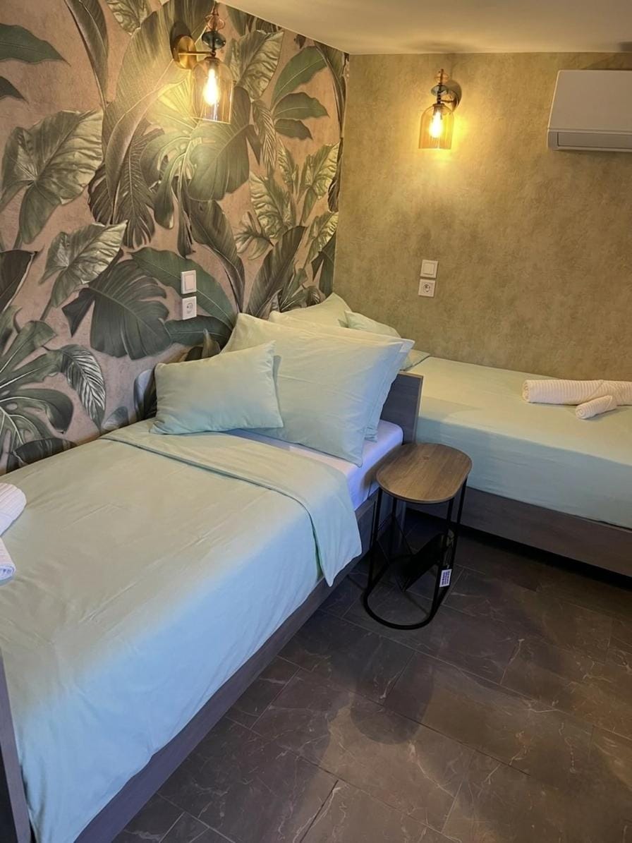 Bed, Photo of the whole room, air conditioner