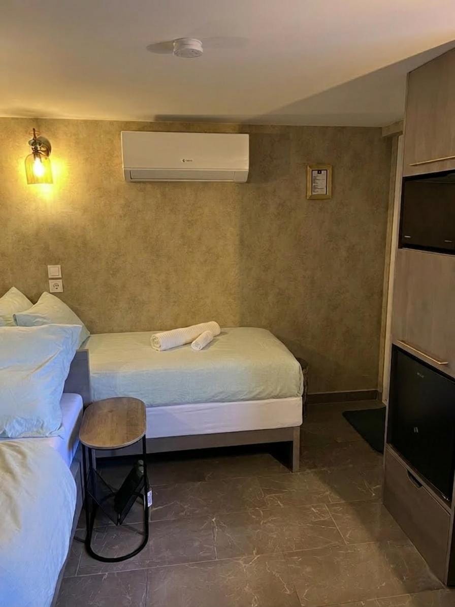 Bed, Bedroom, air conditioner