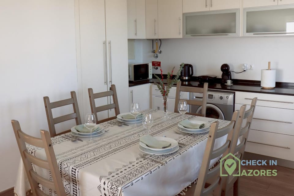 Coffee/tea facilities, dishwasher, microwave, washing machine, dryer, kitchen
