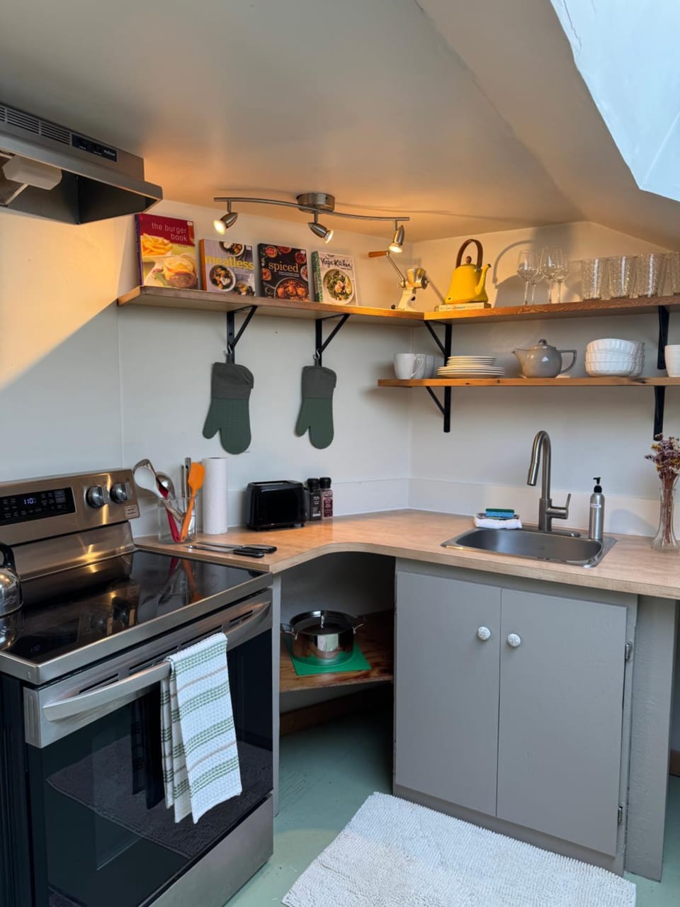 Kitchen or kitchenette, stove