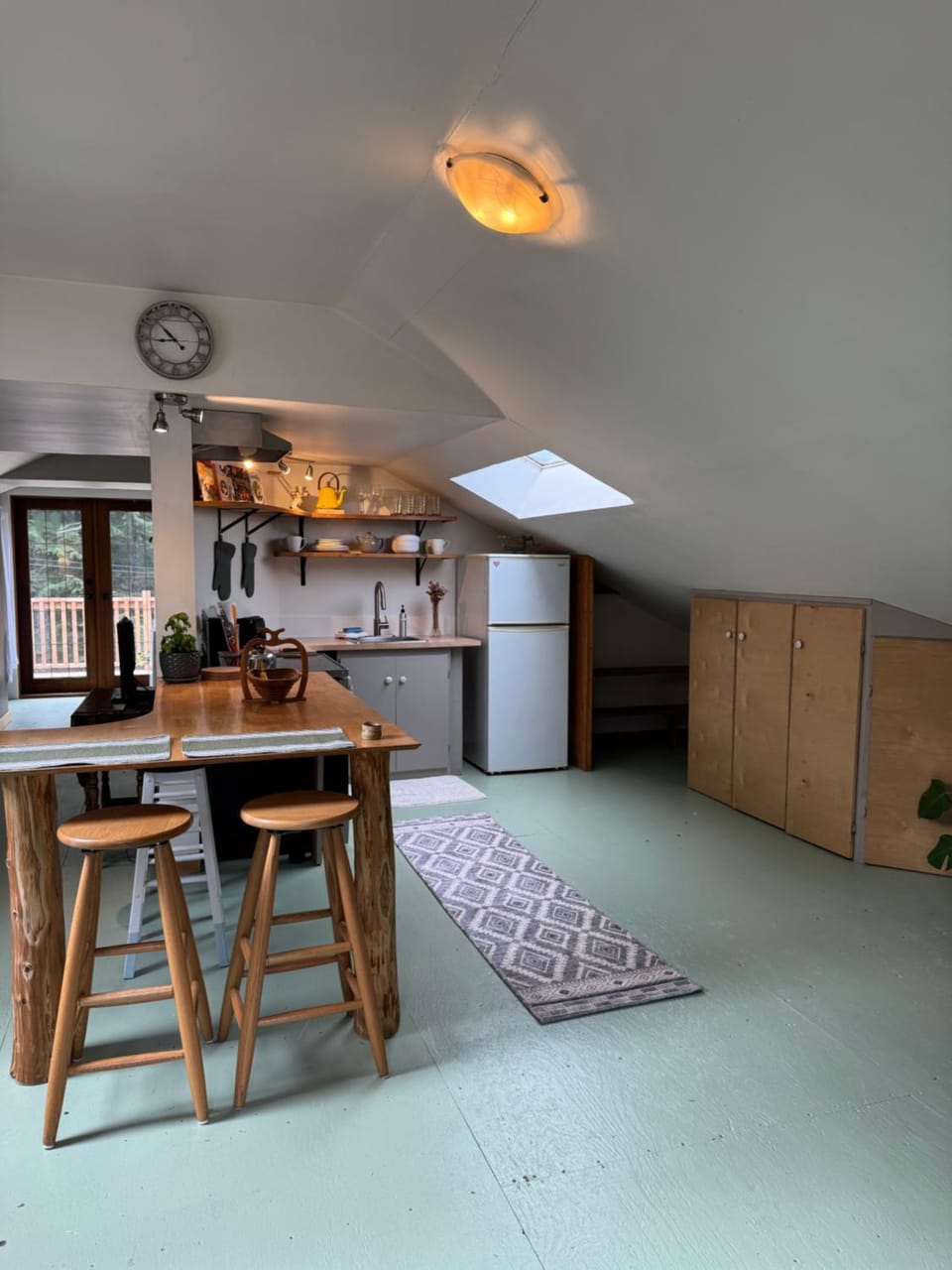 Kitchen or kitchenette, Dining area, oven, stove