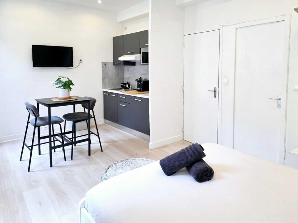 Scarlo Studio in Marseile city center Vieux-Port and Opera area Apartment in Marseille