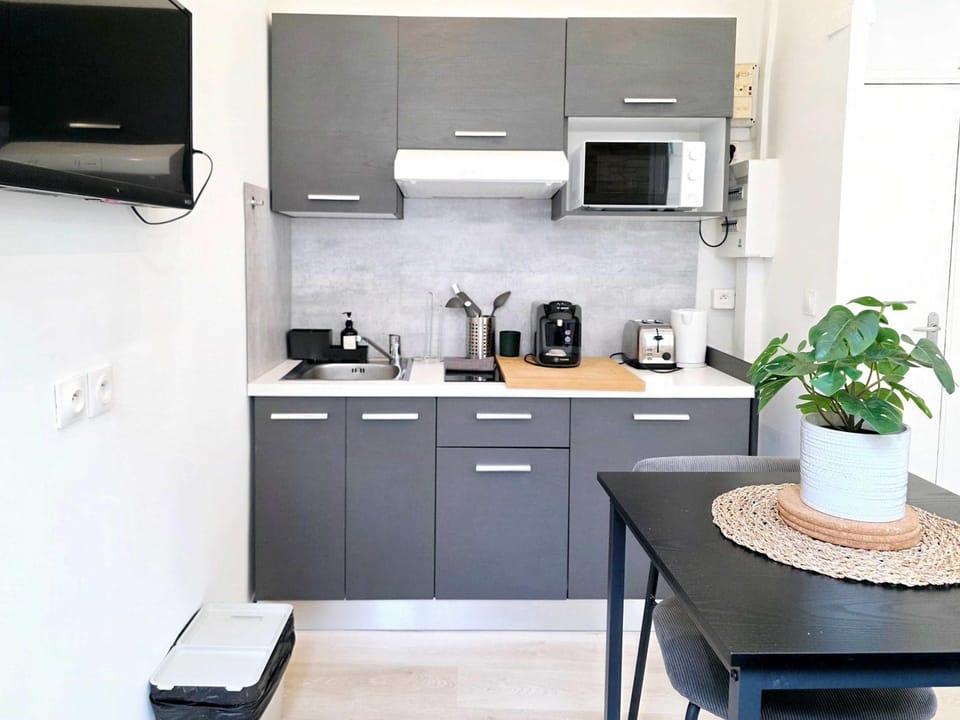 Scarlo Studio in Marseile city center Vieux-Port and Opera area Apartment in Marseille