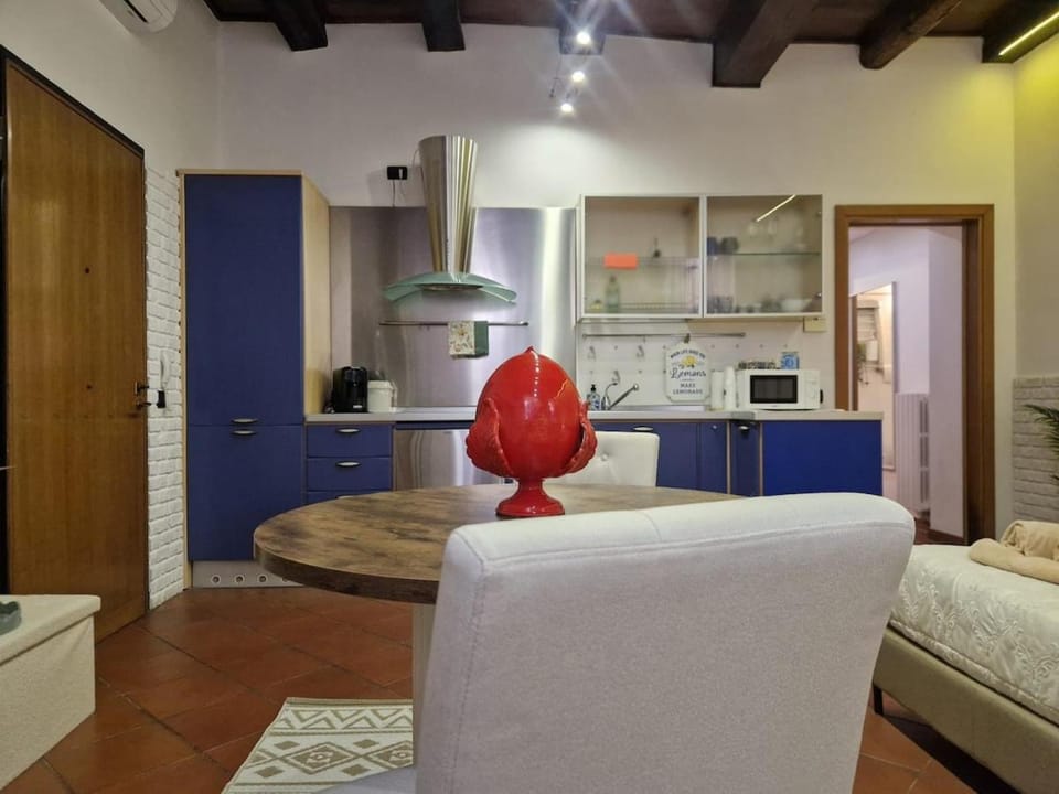 Kitchen or kitchenette, Living room, Seating area, stove