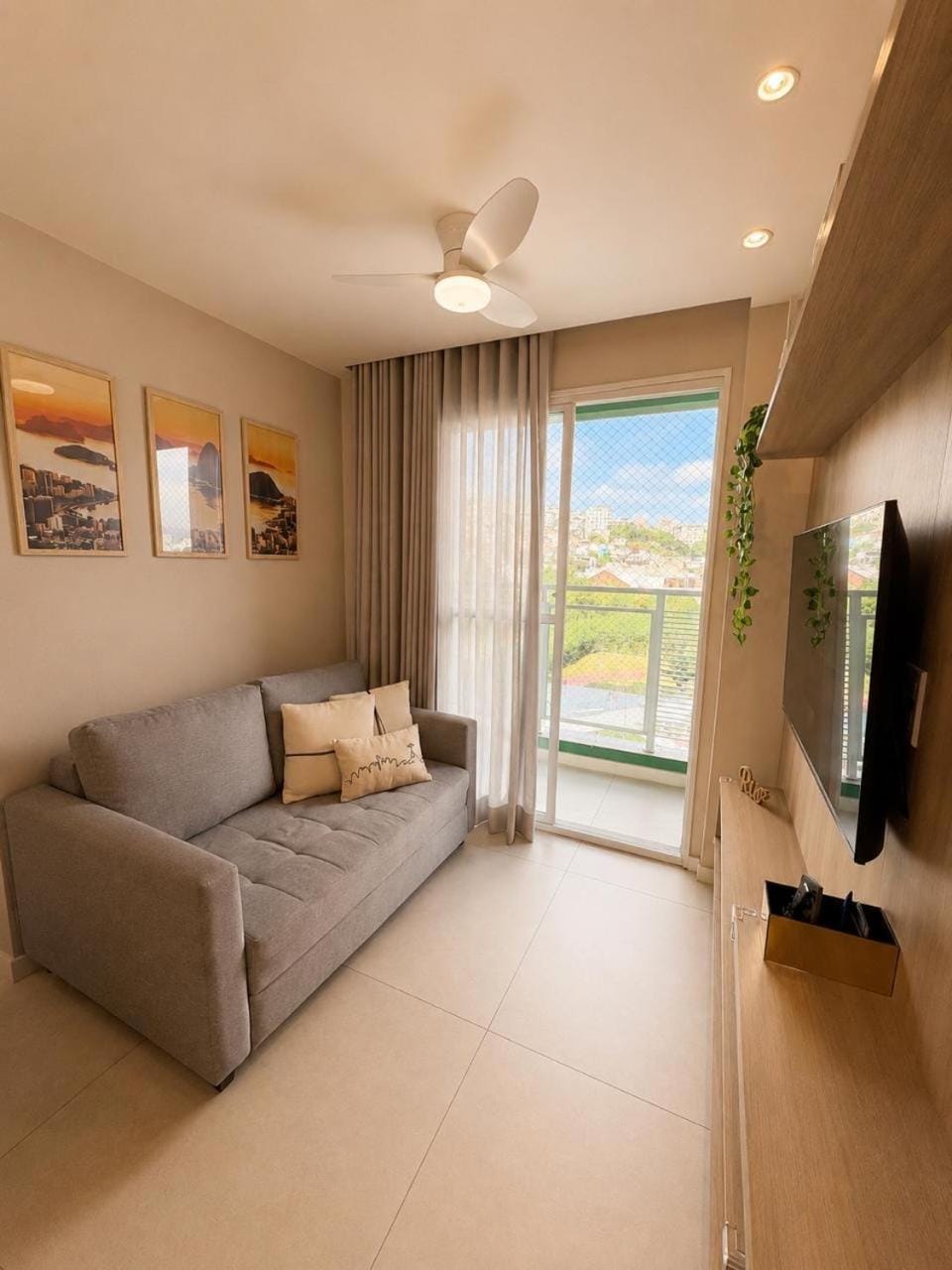 Communal lounge/ TV room, TV and multimedia, Living room