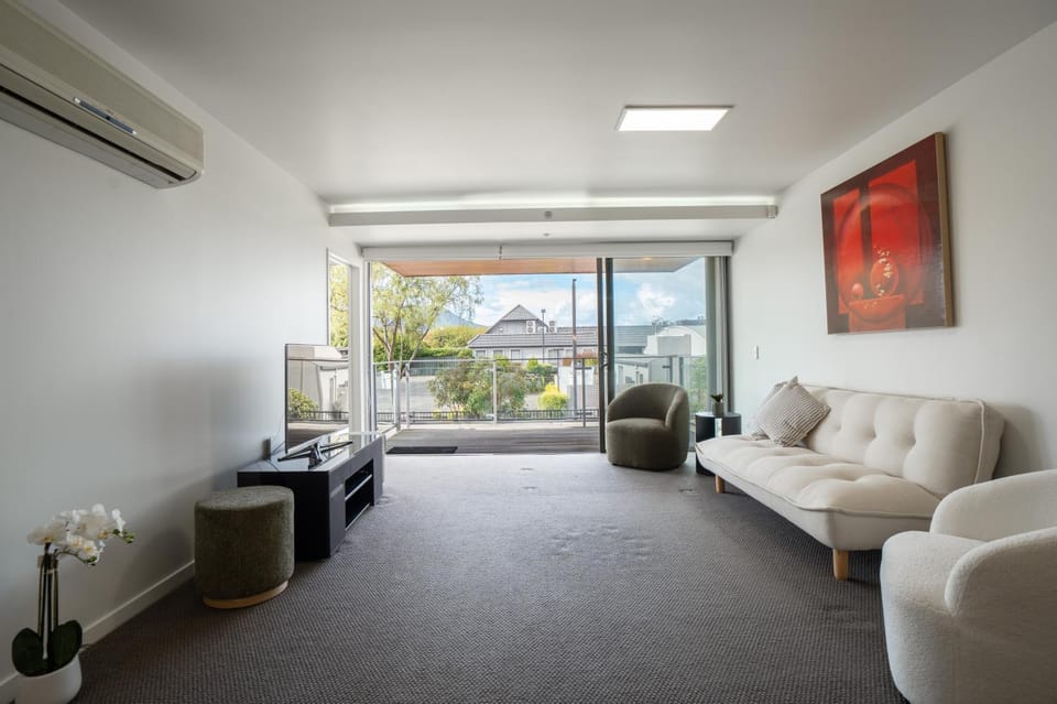 Lakeview Escape - Modern Comfort in the Heart of Taupo Apartment in Taupo