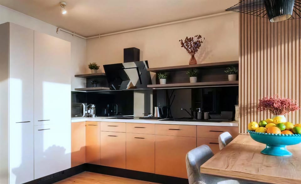 Designer Loft in City Center w parking and queen bed Apartment in Cluj-Napoca
