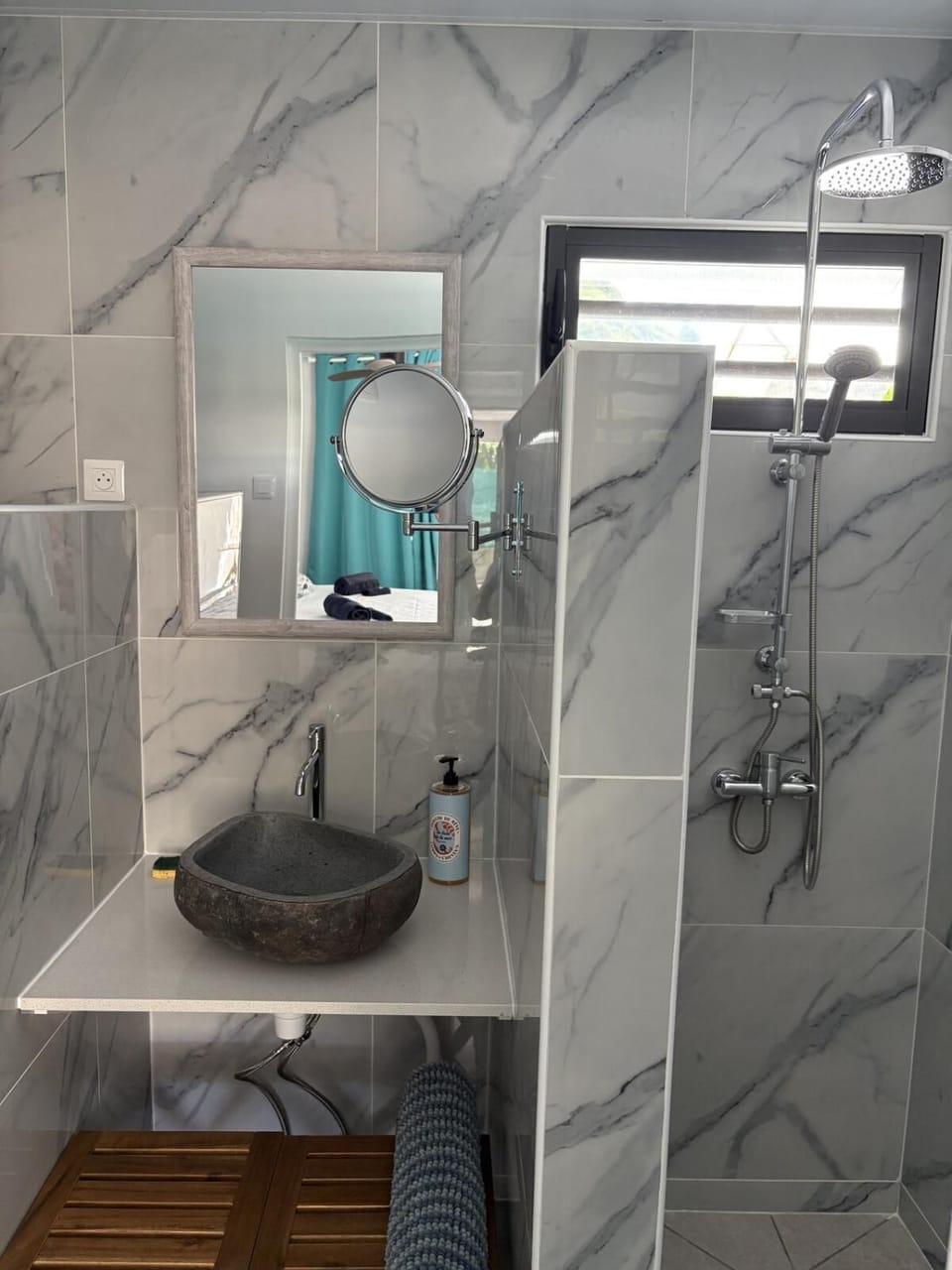Shower, Bathroom, towels