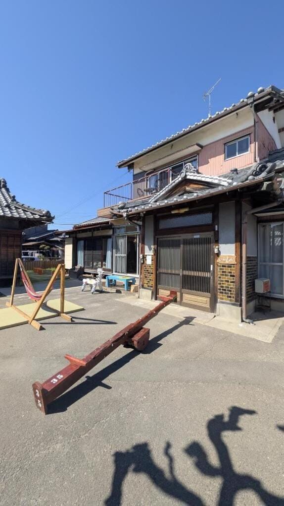 Property building, Day