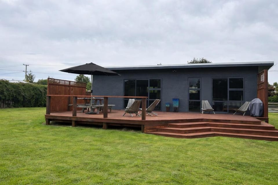 Classic Te Anau- Short walk to Town Centre & Lake House in Te Anau