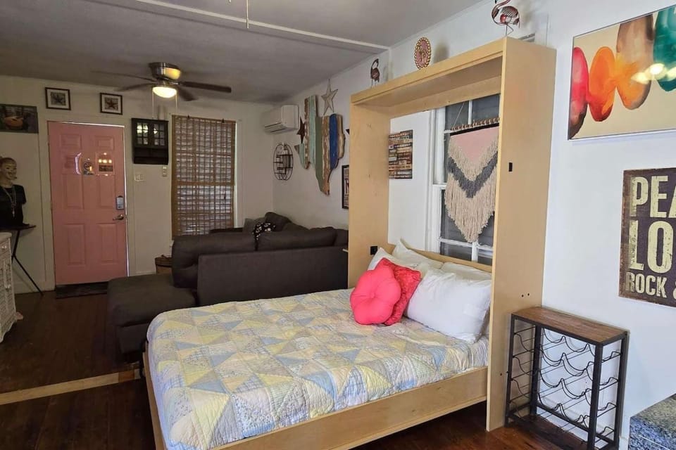 Bed, Living room