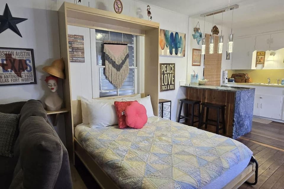 Bed, Living room