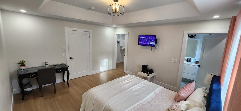 The bluenoser room at Hina's Home Vacation rental in Halifax