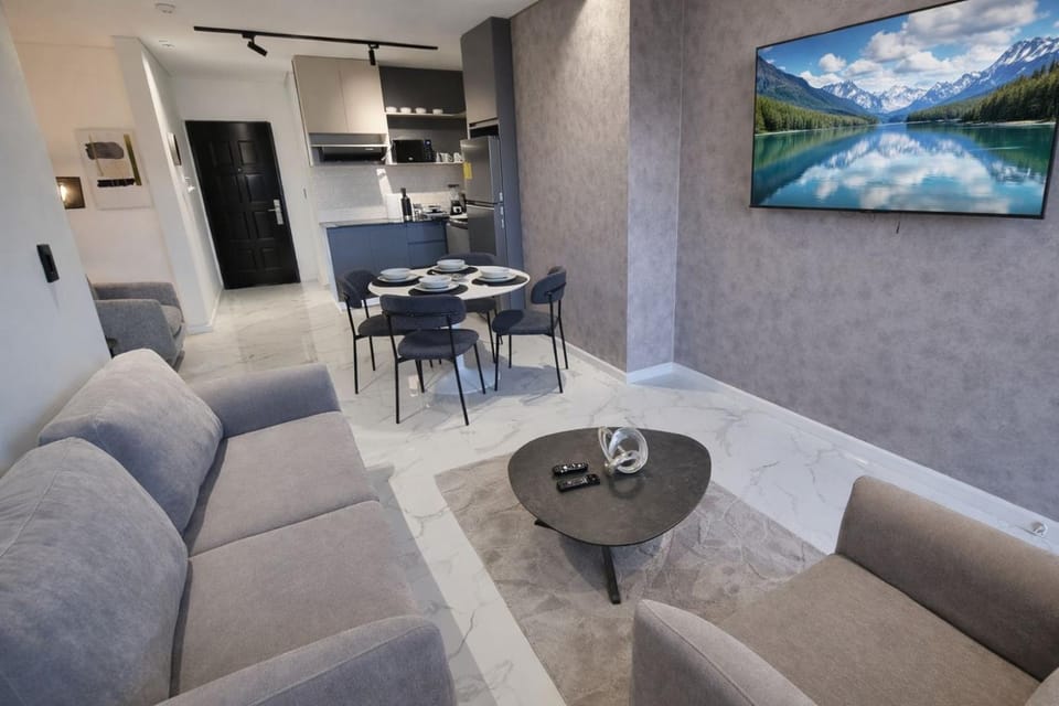 Kitchen or kitchenette, Living room, Dining area