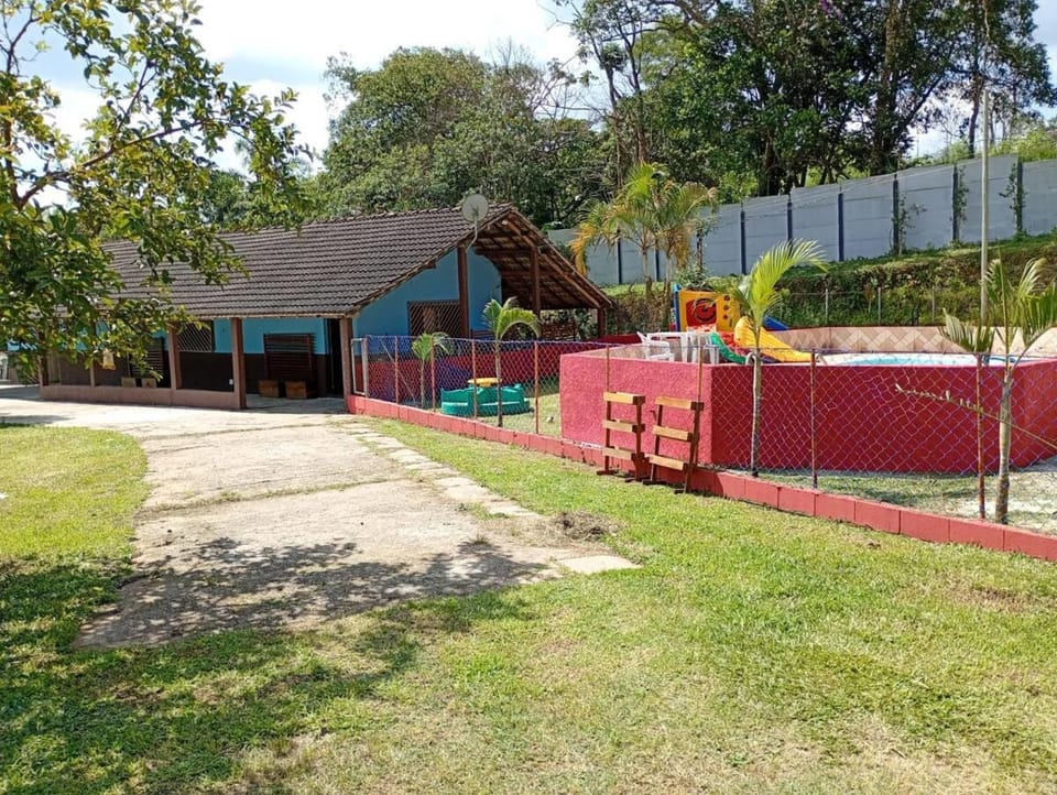 Chácara com piscina a 1 hora de SP com Churrasqueira House in Suzano