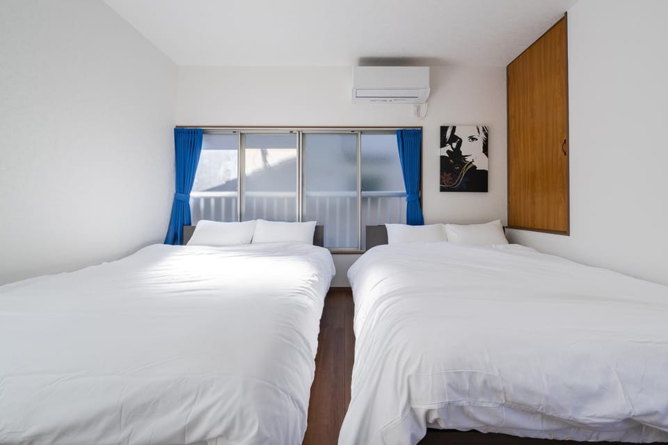 Bed, Bedroom, air conditioner