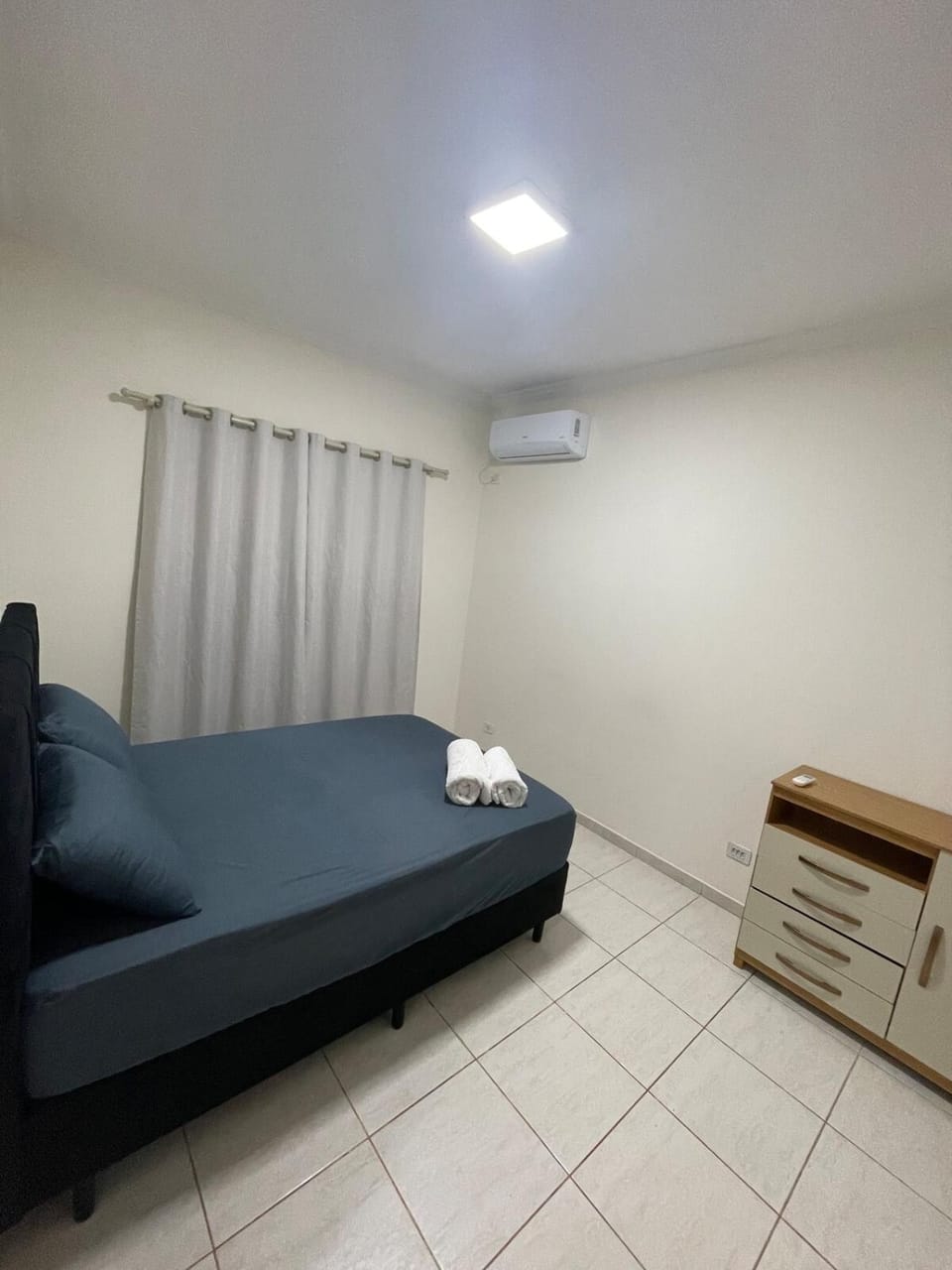 Bedroom, air conditioner