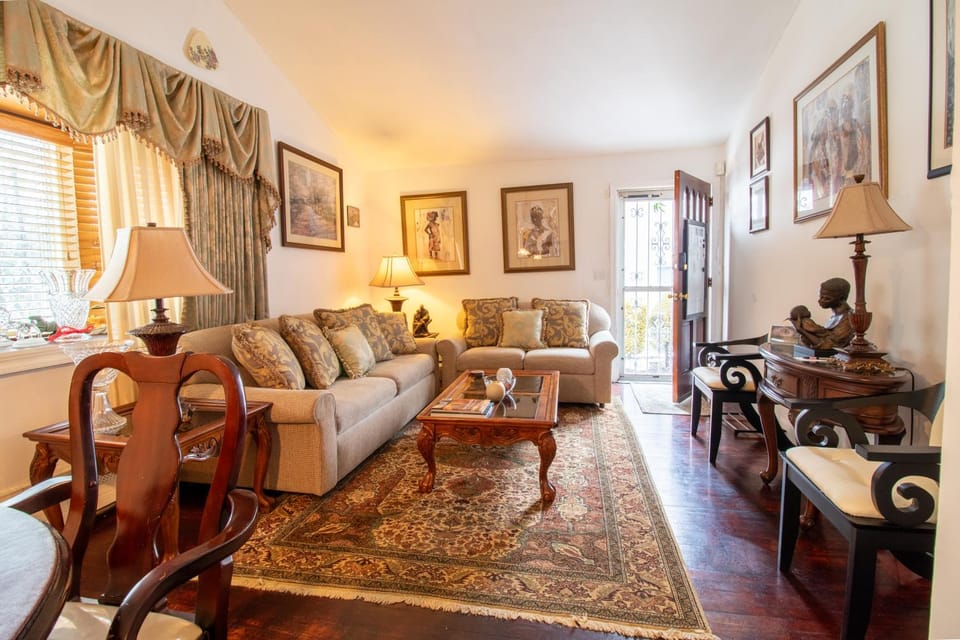 Living room, Dining area