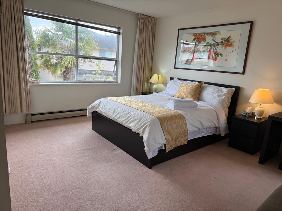 As You Wish Suites & Rooms Near YVR with Parking Vacation rental in Richmond
