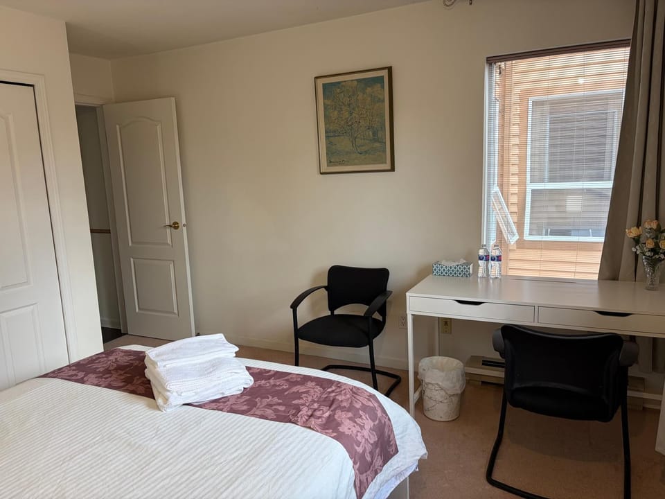 As You Wish Suites & Rooms Near YVR with Parking Vacation rental in Richmond