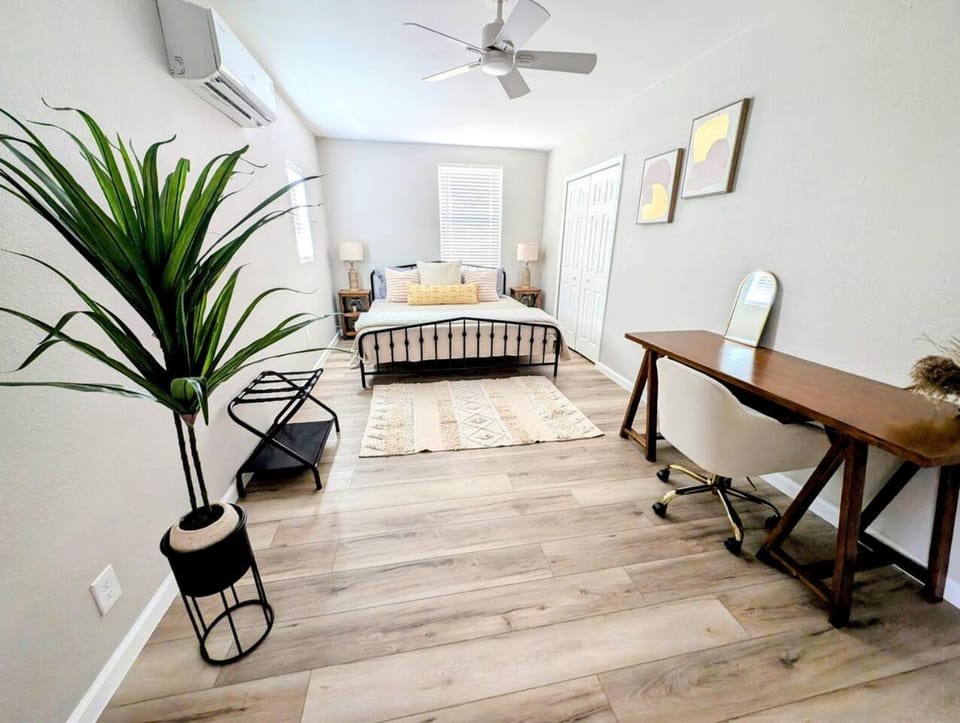 Bed, Bedroom, air conditioner