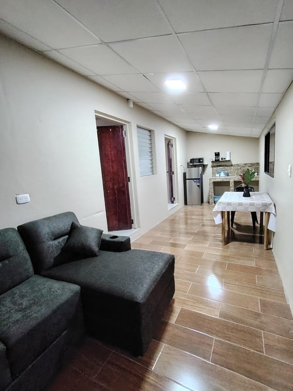 Kitchen or kitchenette, Dining area