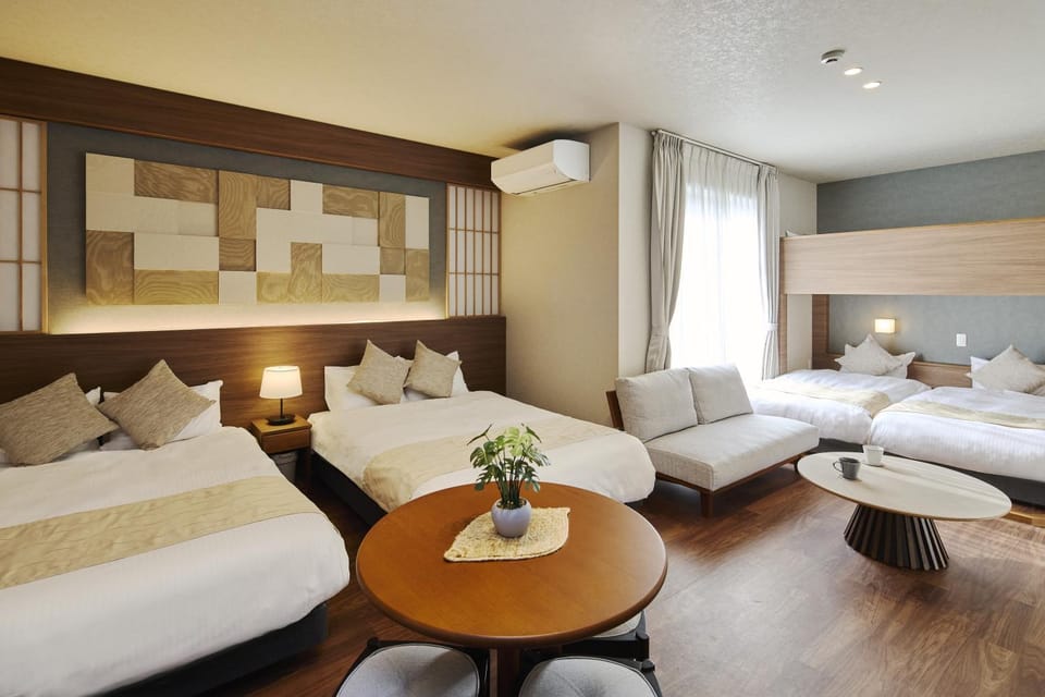 Bed, Dining area