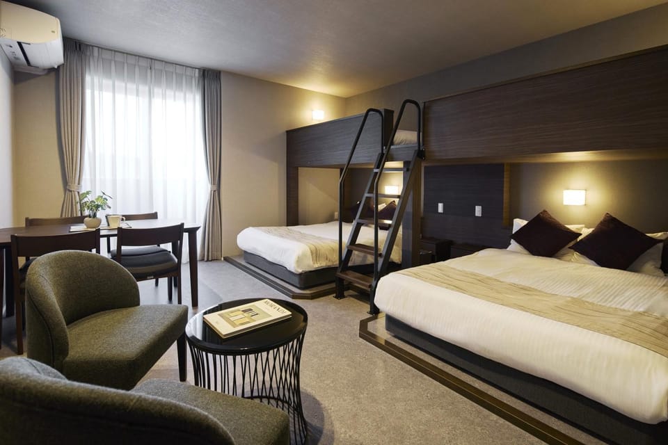 Bed, Dining area, bunk bed