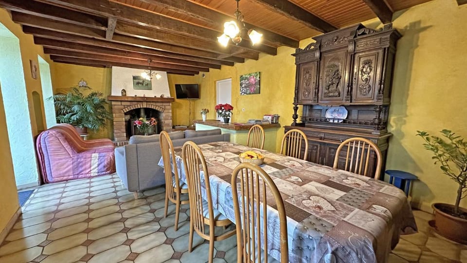 Péret House in Nouvelle-Aquitaine